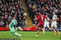 叹息之(zhī)壁*2！库爾(ěr)图瓦8扑救(jiù)为皇(huáng)马挽尊 险复刻欧冠(guān)決(jué)賽(sài)