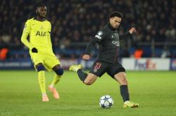 5-3,巴(bā)黎圣日耳曼逆转英超(chāo)第9,避(bì)免欧冠(guān)2连败,维蒂尼亚帽子戏法