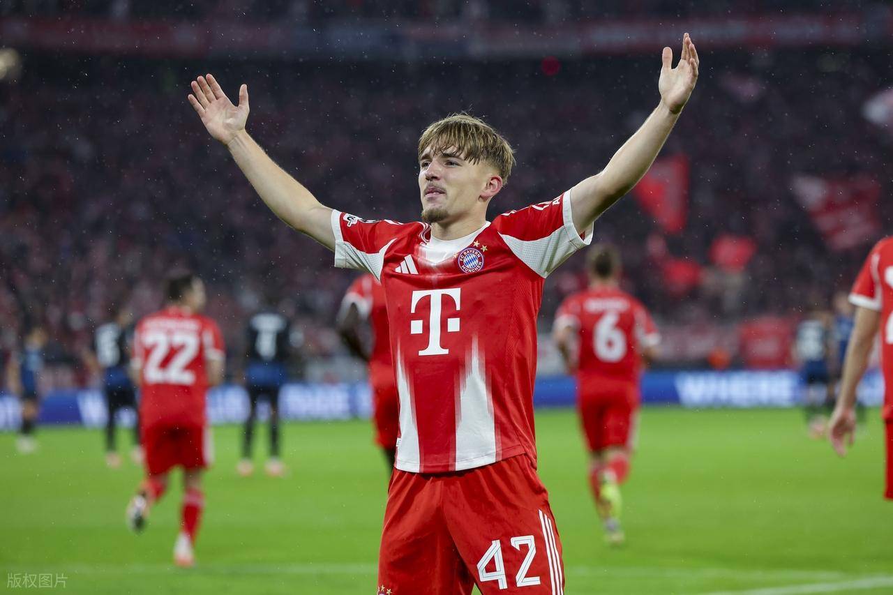 4-0,拜仁豪取欧冠3连胜,17岁德国新星无敌突破后丝滑破门