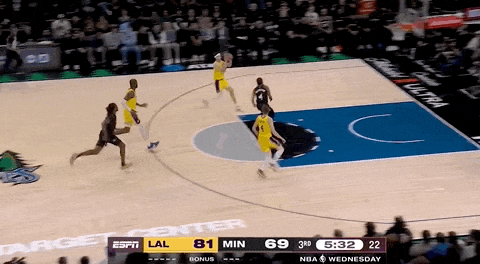 湖人绝杀！里夫斯压哨绝杀！排队给拉拉维亚道歉...