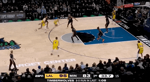 湖人绝杀！里夫斯压哨绝杀！排队给拉拉维亚道歉...