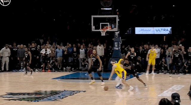 湖人绝杀！里夫斯压哨绝杀！排队给拉拉维亚道歉...