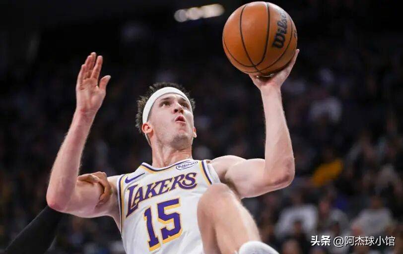 比肩科比！里夫斯压哨绝杀！厉害！