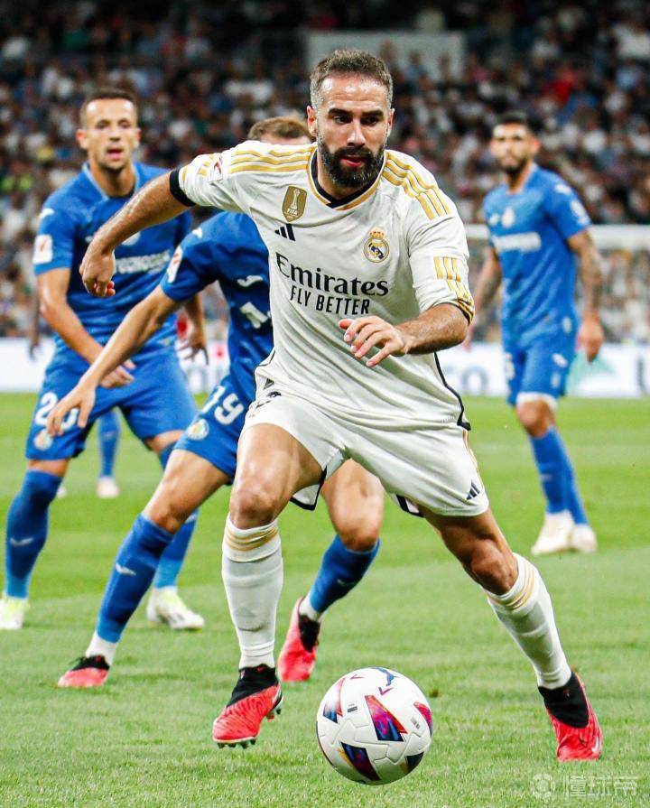 欧冠惊天误判?皇马赢球却惹争议,德泽尔比直言“可耻”,巴萨媒体公开嘲讽