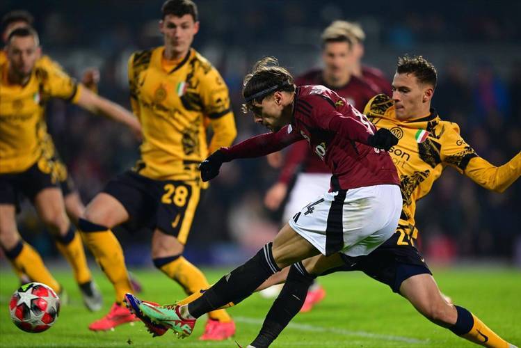 本菲卡主场迎战勒沃库森，凭借稳健防守和主场优势争夺欧冠出线席位。