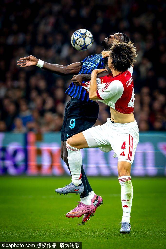 欧冠年收入预计超50亿!Netflix拟竞购欧冠全球转播权,足球转播市场迎变革