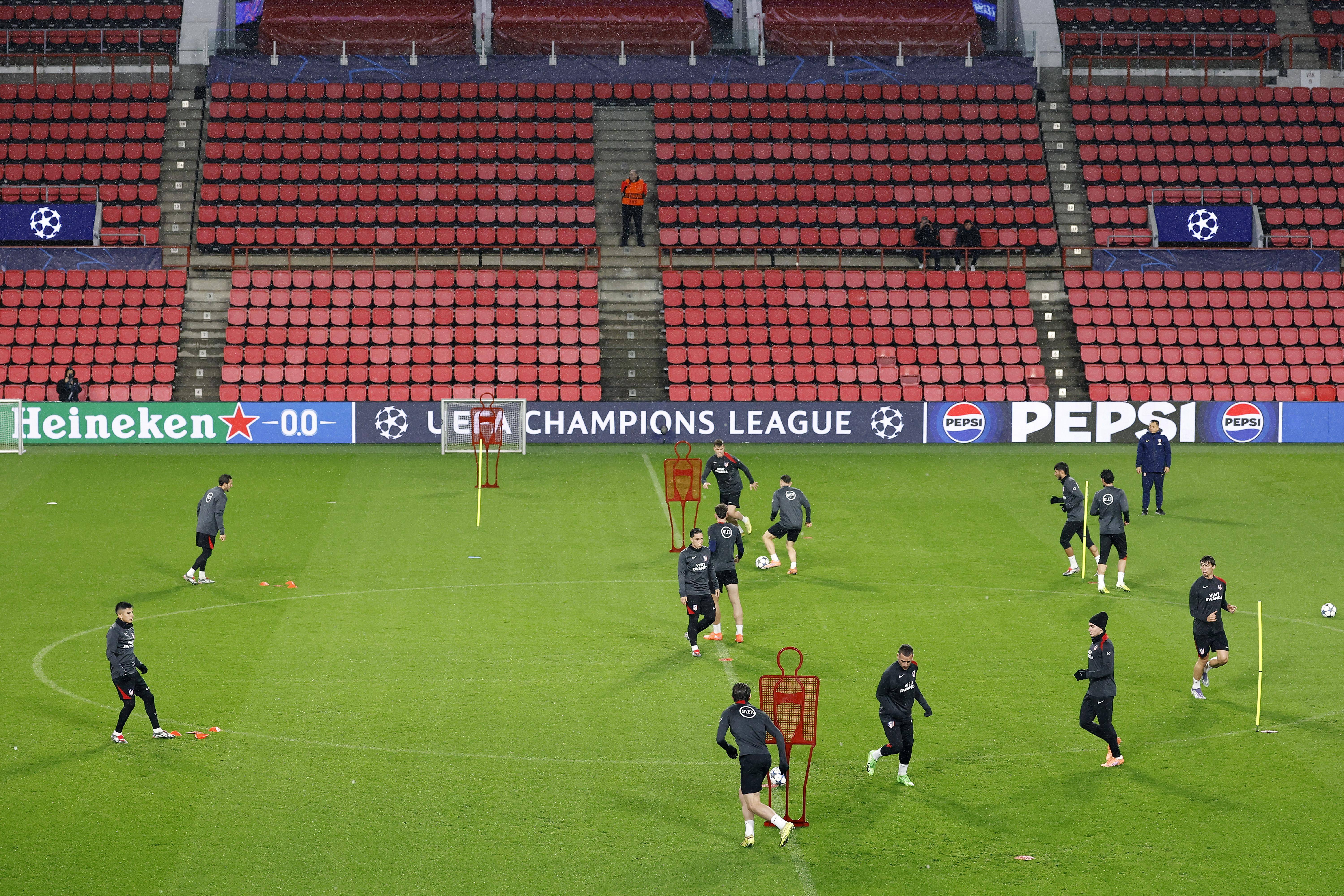 （外代二线）足球——欧冠联赛：马竞赛前备战