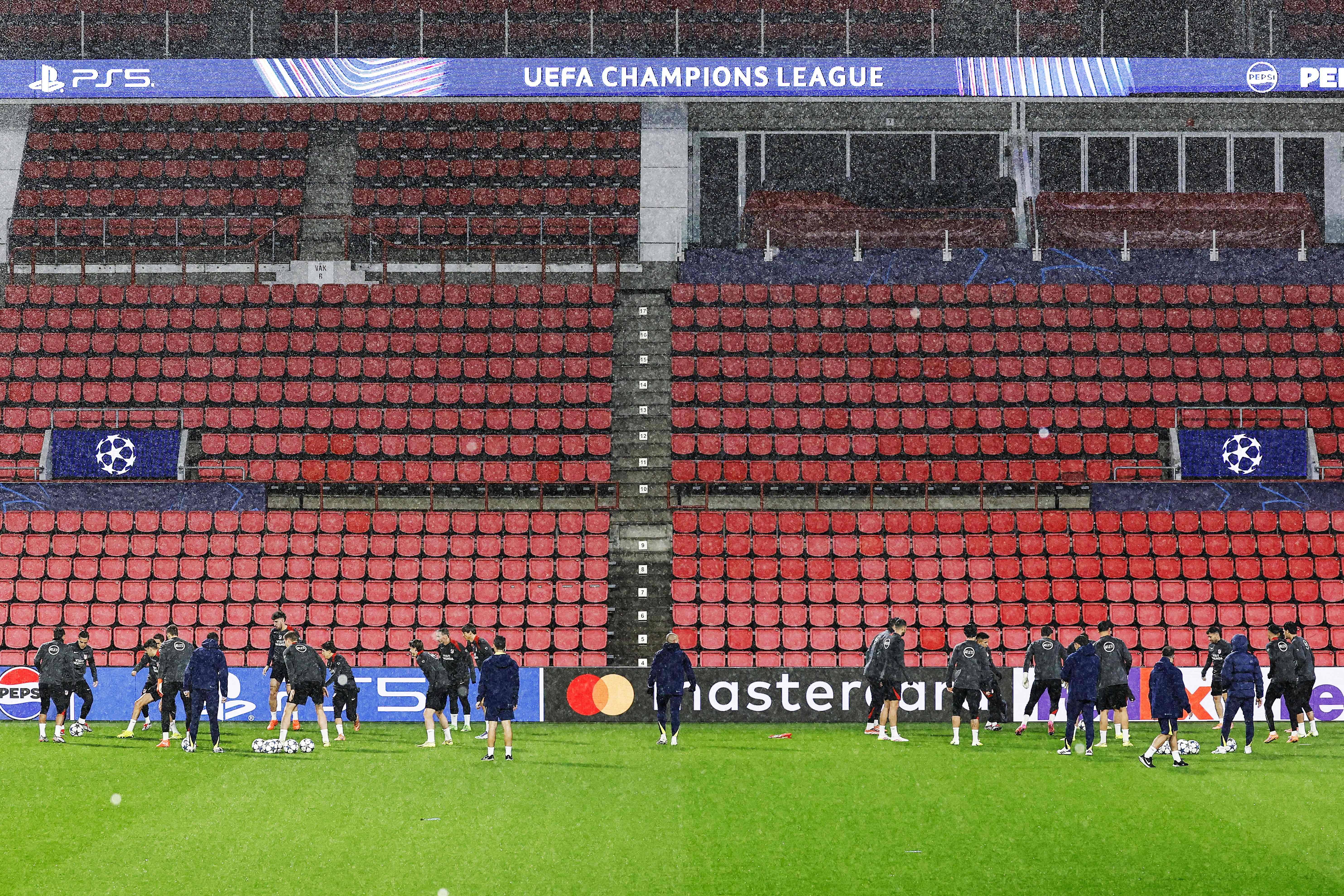 （外代二线）足球——欧冠联赛：马竞赛前备战