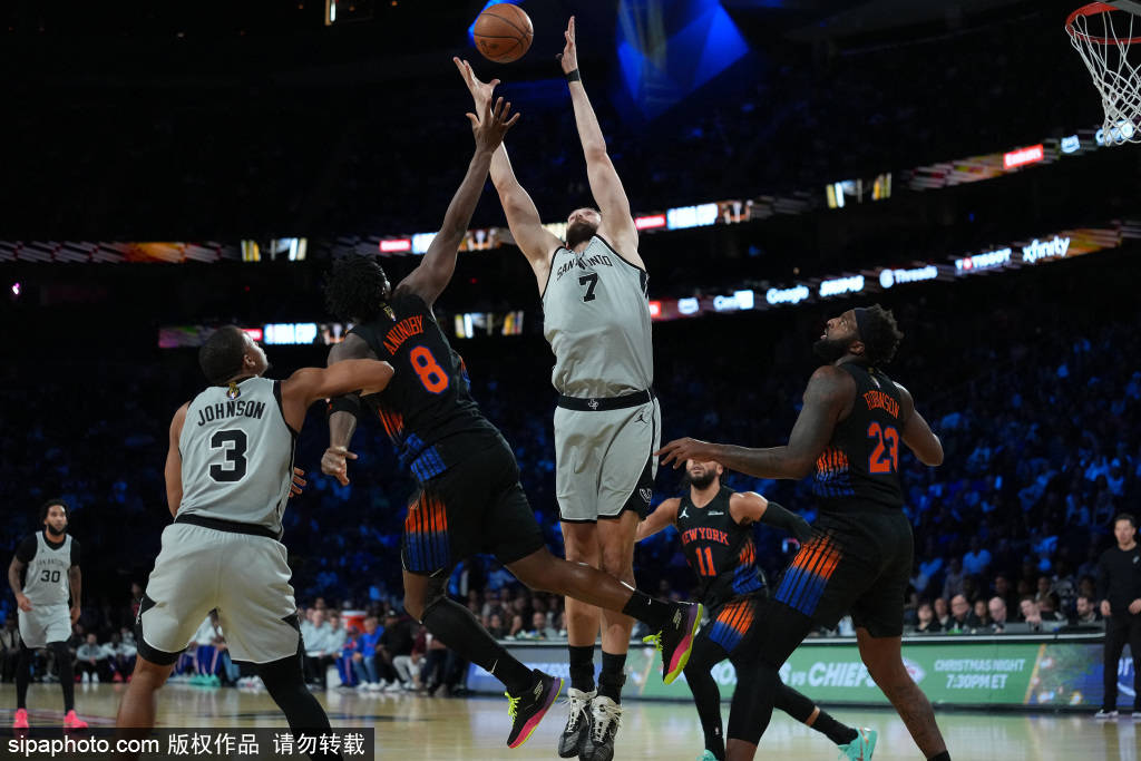 尼克斯队的球场内外:奖金分配与节日慈善